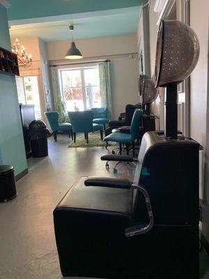 Nice and clean salon with a friendly vibe!