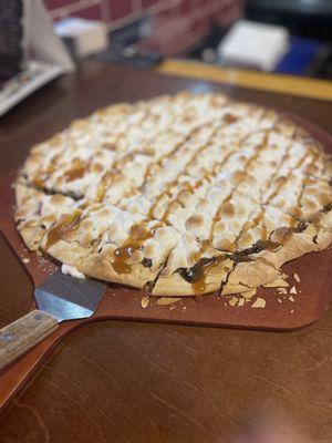 Flo & Santo's dessert pizza