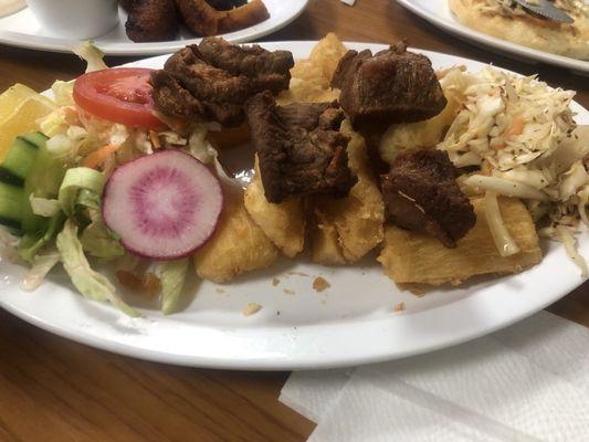 Yuca Frita con Chicharron