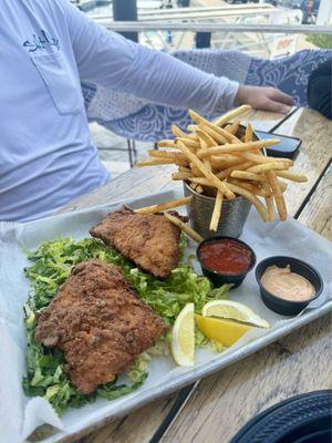 Fried mahi platter IG: @whatschriseating