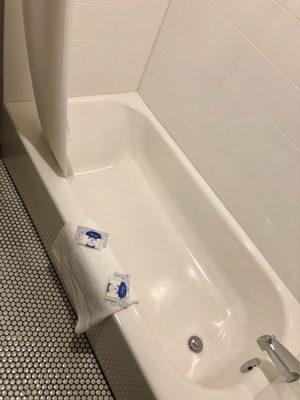 Sparkling clean tub & floors. Everything is brand new in May 2018.