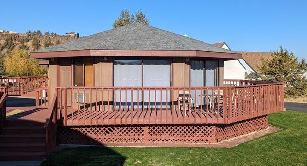 Duplex yurts are comfy. 
 Credit: www.AreYouThatWoman.com