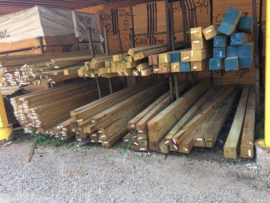 Fully stocked lumberyard with lumber and LVL's, lengths up to 26ft! Madera y LVL's hasta 26 pies!