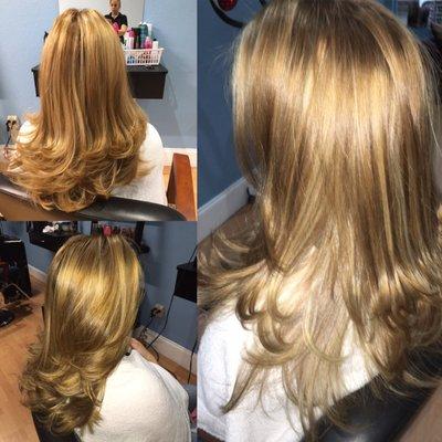 Lightened hair color with highlights Color de cabello claro con rayitos