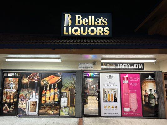 Bella's Liquors Sign