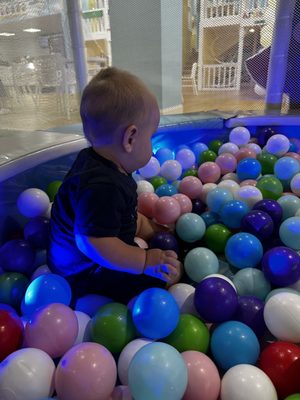 4 years & younger ball pit area!