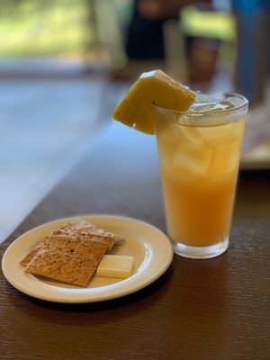 Plantation ice tea. Lavosh & butter.