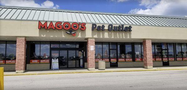 Magoo's Pet Outlet Saginaw Michigan storefront.