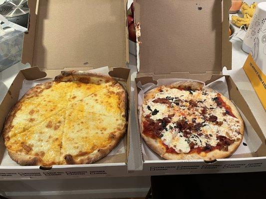 Cheese pizza and Margheritha Pizza with beef bacon