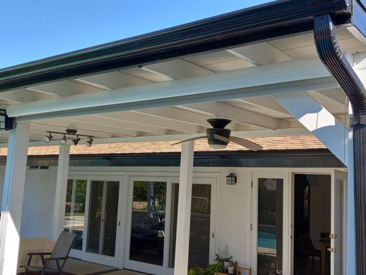 Motorized outdoor shades