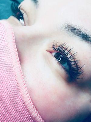 Wispy classic lashes!