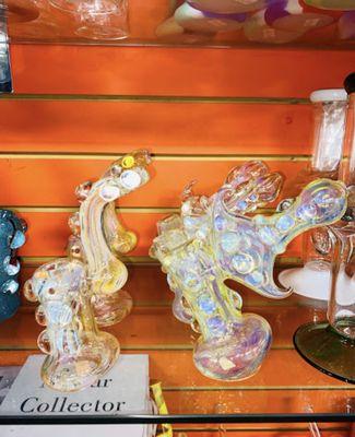 Beautiful color changing bubbler. Really nice piece with high quality glass.