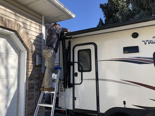 Fixing an awning