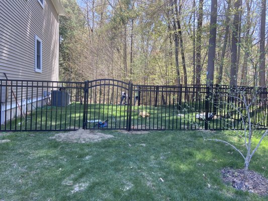 4 foot tall decorative black aluminum with arched gate