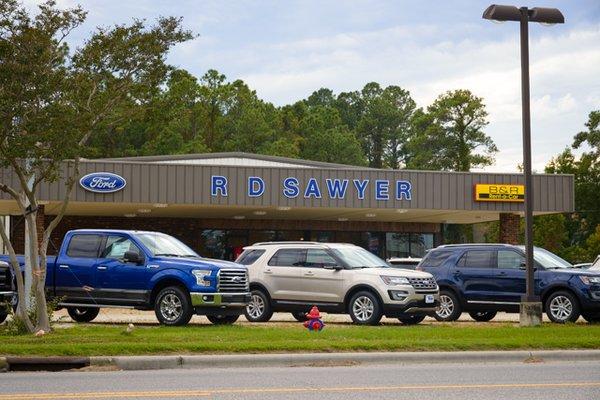 RD Sawyer Ford offers a great selection of NEW and USED vehicles. Trucks, SUVs, cars -- we have what you need!