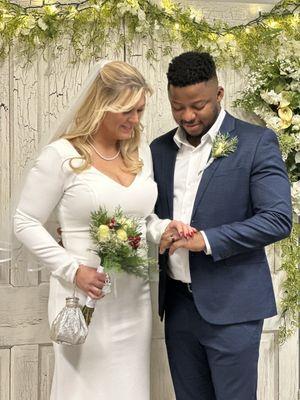 Handheld bouquet and boutonnière