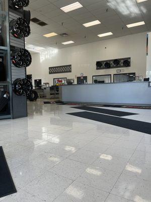 Les Schwab Tire Center