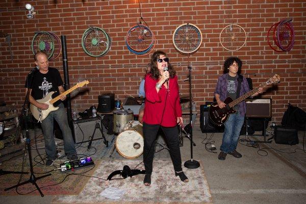 The Frogtown Artwalk often features live music performances