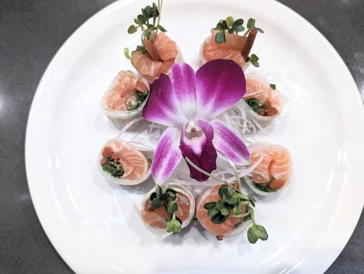 Radish Salmon roll