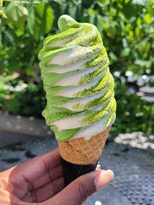 Matcha mix soft-serve with matcha powder