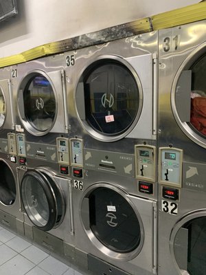 This is what the inside of Classic Laundry on 145th street looks like.