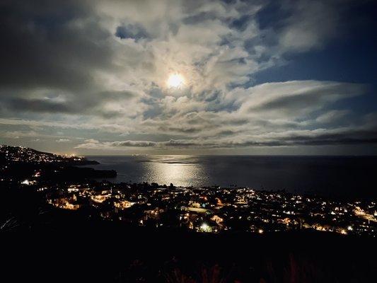 Vista point @fullmoon