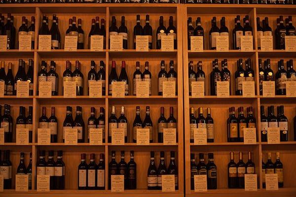 Each wine is labeled with a shelf talker that tells you about the wine, the farming method, and how it tastes.