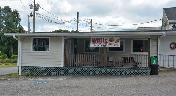 Neat little shop with good Sandwiches