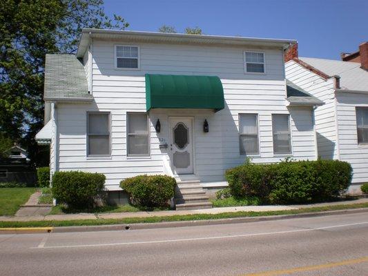 321 West Main Street Mascoutah, IL  
 3 bedroom 1 bath w/d hookup 
 partial unfinished basement
 large back yard 1 car detached garage.