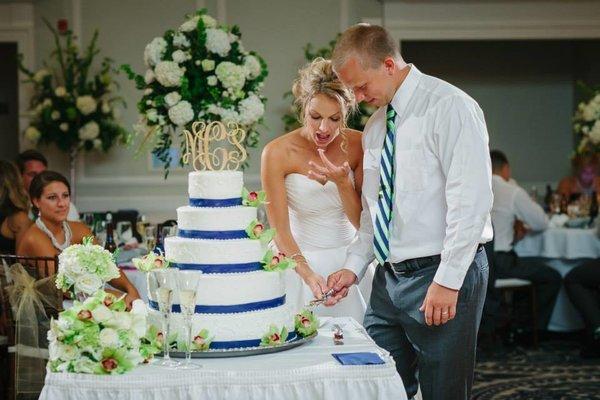 Cake Cutting at The Williamsburg Lodge in Williamsburg VA