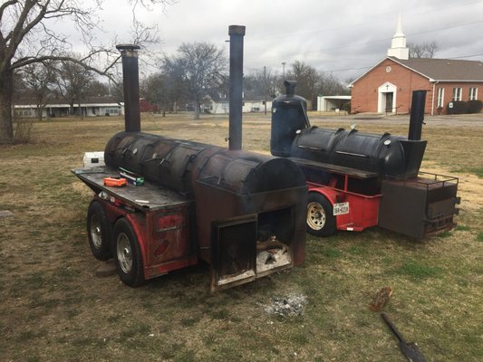 These smokers are why I pulled in.