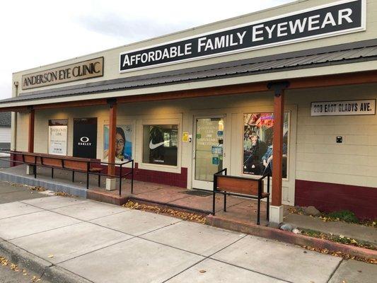 Affordable Family Eyewear
Anderson Eye Clinic