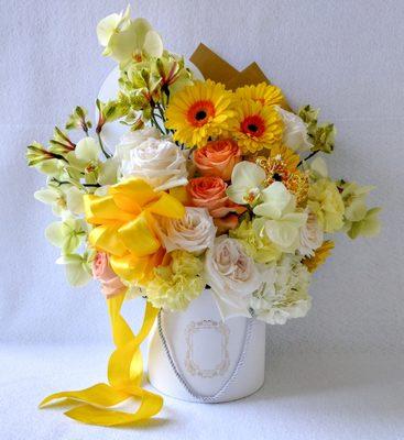 Happy Birthday Deluxe Yellow Blush And Vanilla Rose Hat Box Bouquet Designer's Choice