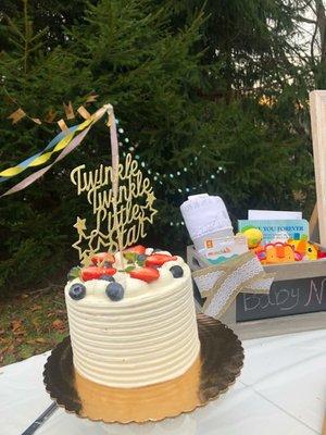 Baby shower cake