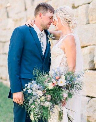 Flower Girls strives to meet every brides dream with unique solutions. Jessica chose the assembling package for her special day.