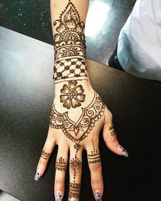 Beautiful henna done by sandy