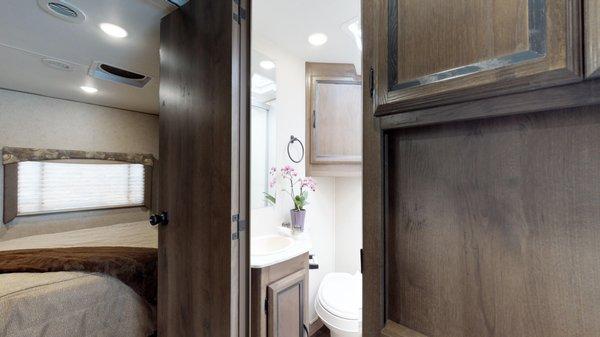 31' bathroom with walk in shower