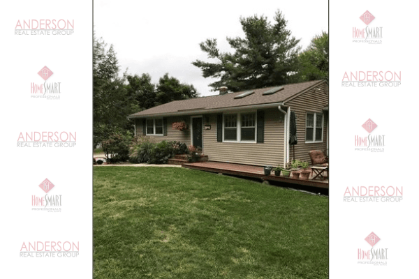 27 Windsor Ave, Johnston RI 02919 MLS #1173920
http://www.andersonteamri.com/27-windsor-av-johnston-ri-02919-mls-1173920/