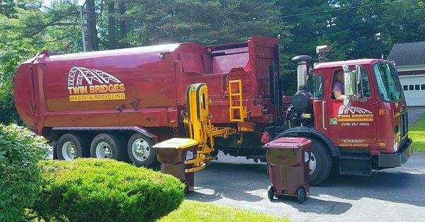 Twin Bridges arrives at first customer on Clover Lane, Loudonville, NY Summer 2016