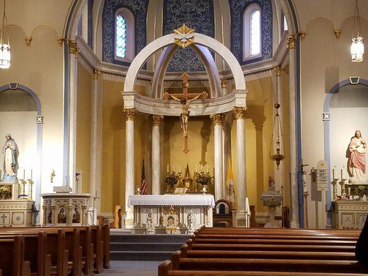 Visited St. Mary's due to being in the area for work. Friendly people, nice atmosphere, young and old people come to daily mass , awesome.