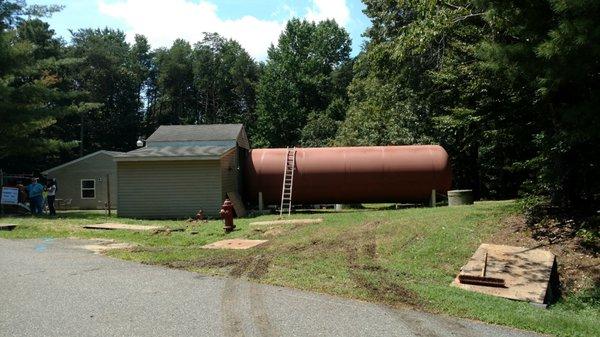 Installing the new 20000 gallon tank