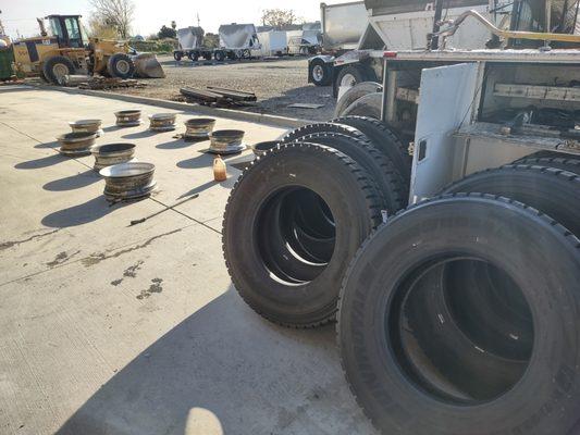 Changing multiple semi truck tires on site