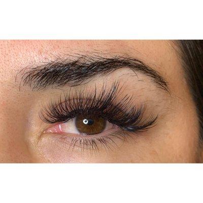 Her long natural lashes allowed us to create the ultimate volume wisp!