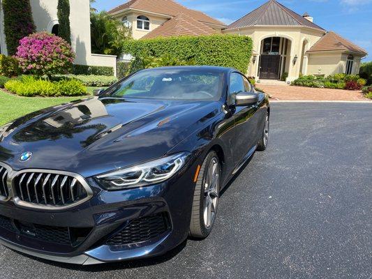 M850i Carbon Black, look at the reflections in the paint... awesome.