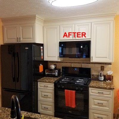 Creme Glazed Maple Cabinets with Giallo Fiorito Granite Countertops