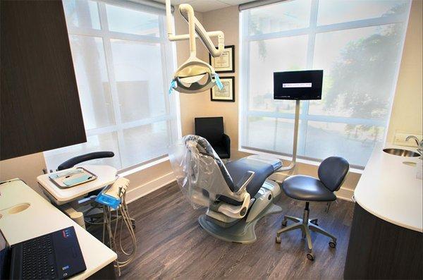 Dr. Cook Periodontist & Dental Implant Specialist - Exam Room