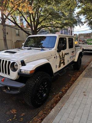 Full exterior detail. As you can see it's wrapped, it can only get washed by hand or else it will damage the wrap