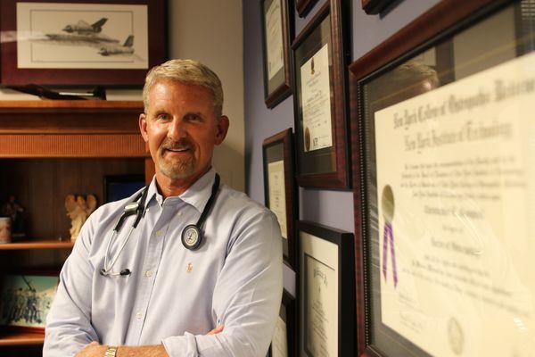 Dr. Chris Campbell Board Certified in Integrative Medicine, Family Medicine & Aerospace Medicine