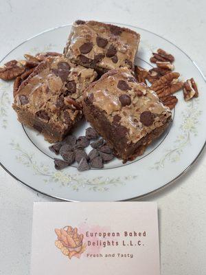 Chocolate Chip & Pecans Cookie Bars