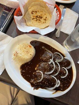 Mole Enchiladas de Pollo & H Queso En Mole